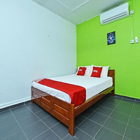 Oyo 90315 Chalet Pantai Rantau Panjang Куала-Ромпин Экстерьер фото