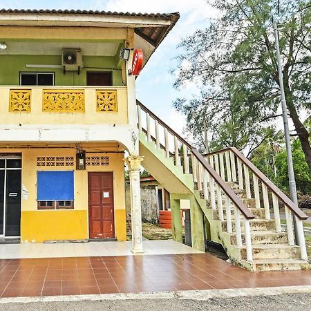Oyo 90315 Chalet Pantai Rantau Panjang Куала-Ромпин Экстерьер фото
