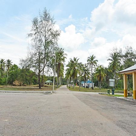 Oyo 90315 Chalet Pantai Rantau Panjang Куала-Ромпин Экстерьер фото
