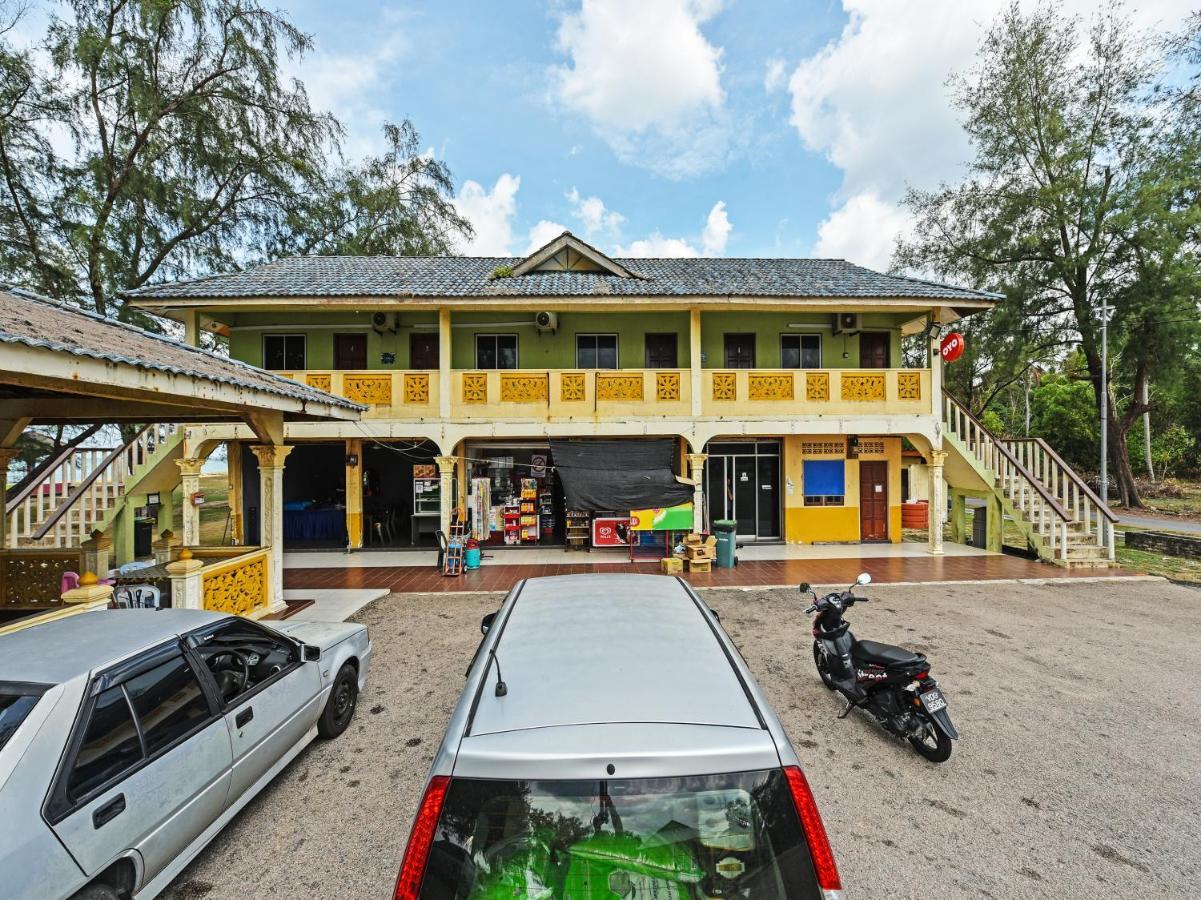 Oyo 90315 Chalet Pantai Rantau Panjang Куала-Ромпин Экстерьер фото