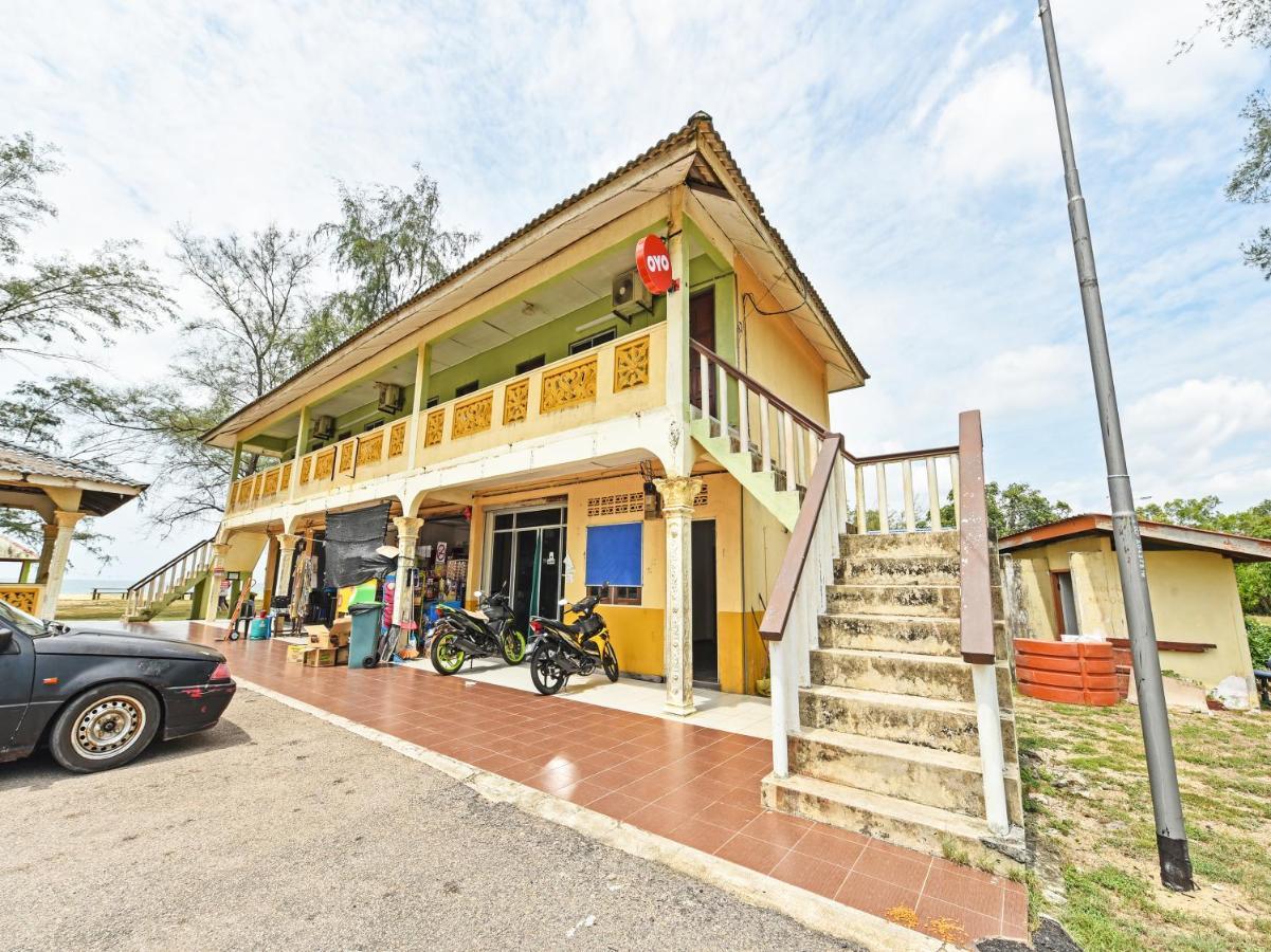 Oyo 90315 Chalet Pantai Rantau Panjang Куала-Ромпин Экстерьер фото