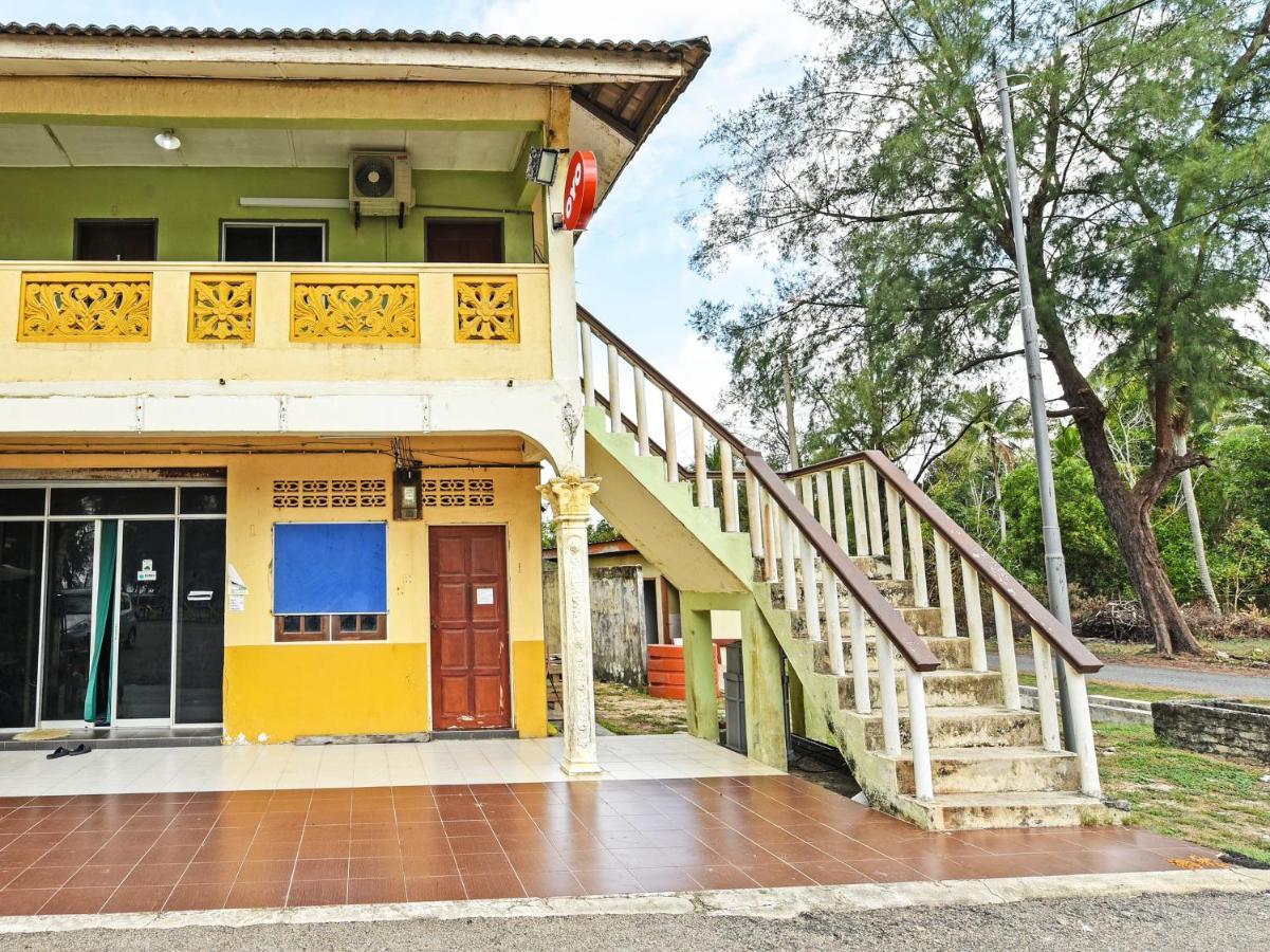 Oyo 90315 Chalet Pantai Rantau Panjang Куала-Ромпин Экстерьер фото