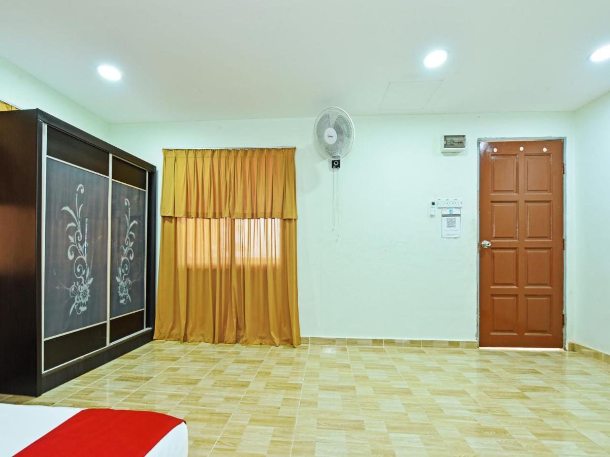 Oyo 90315 Chalet Pantai Rantau Panjang Куала-Ромпин Экстерьер фото
